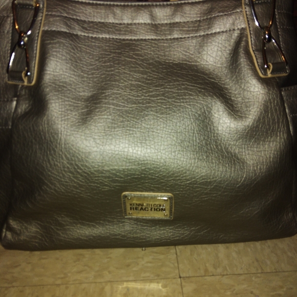 Kenneth Cole Metallic Gold Large Purse - Picture 2 of 4